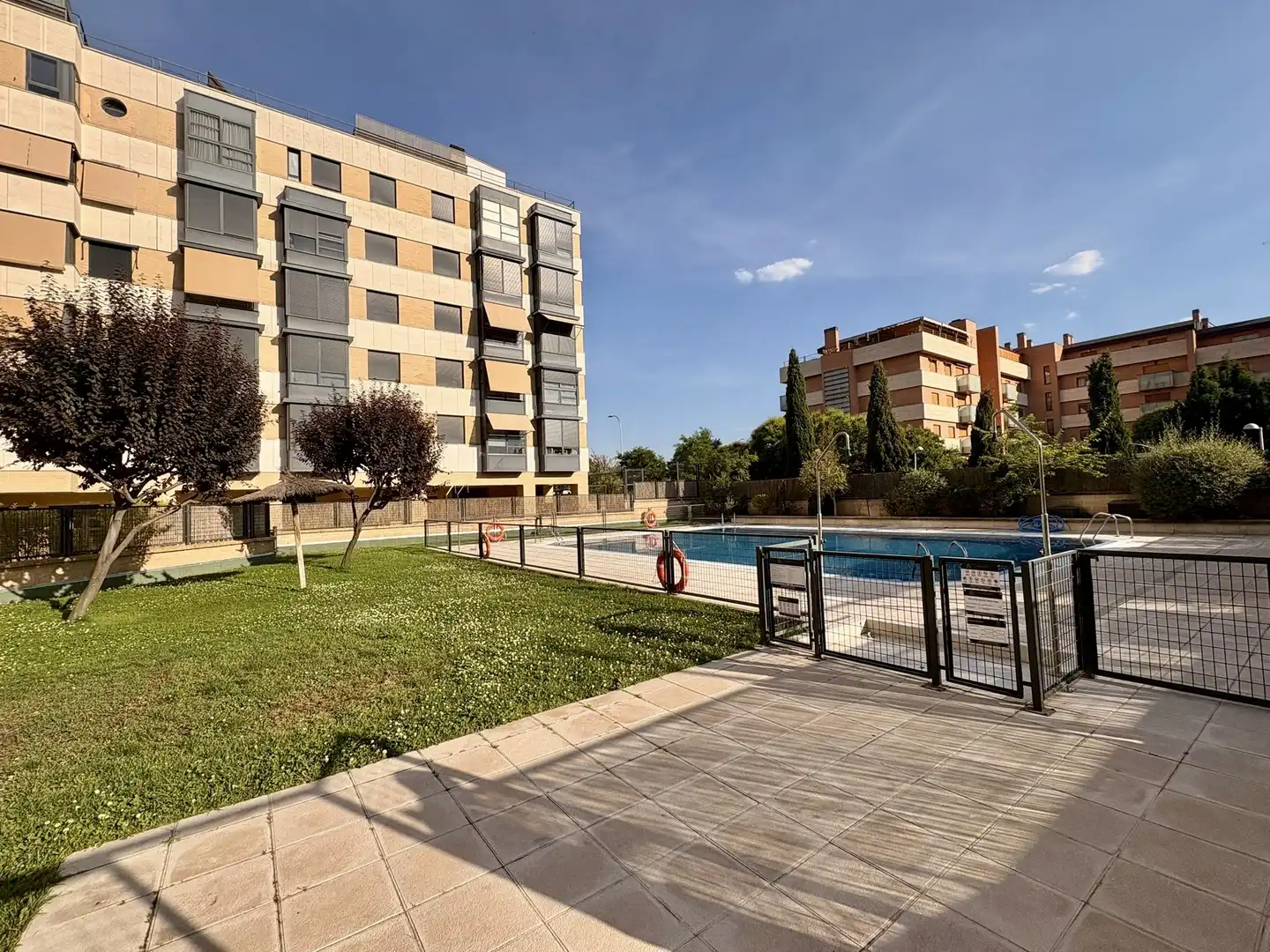 Schwimmbecken von Wohnung zum Verkauf in  Madrid Capital mit Klimaanlage und Schwimmbad