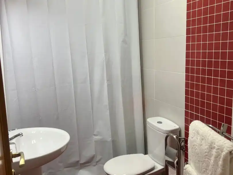 Piso en venta en Calle San Marcos, 139, Fernán-Núñez Baño de Piso en venta en Fernán-Núñez con Aire acondicionado, Trastero y Videoportero