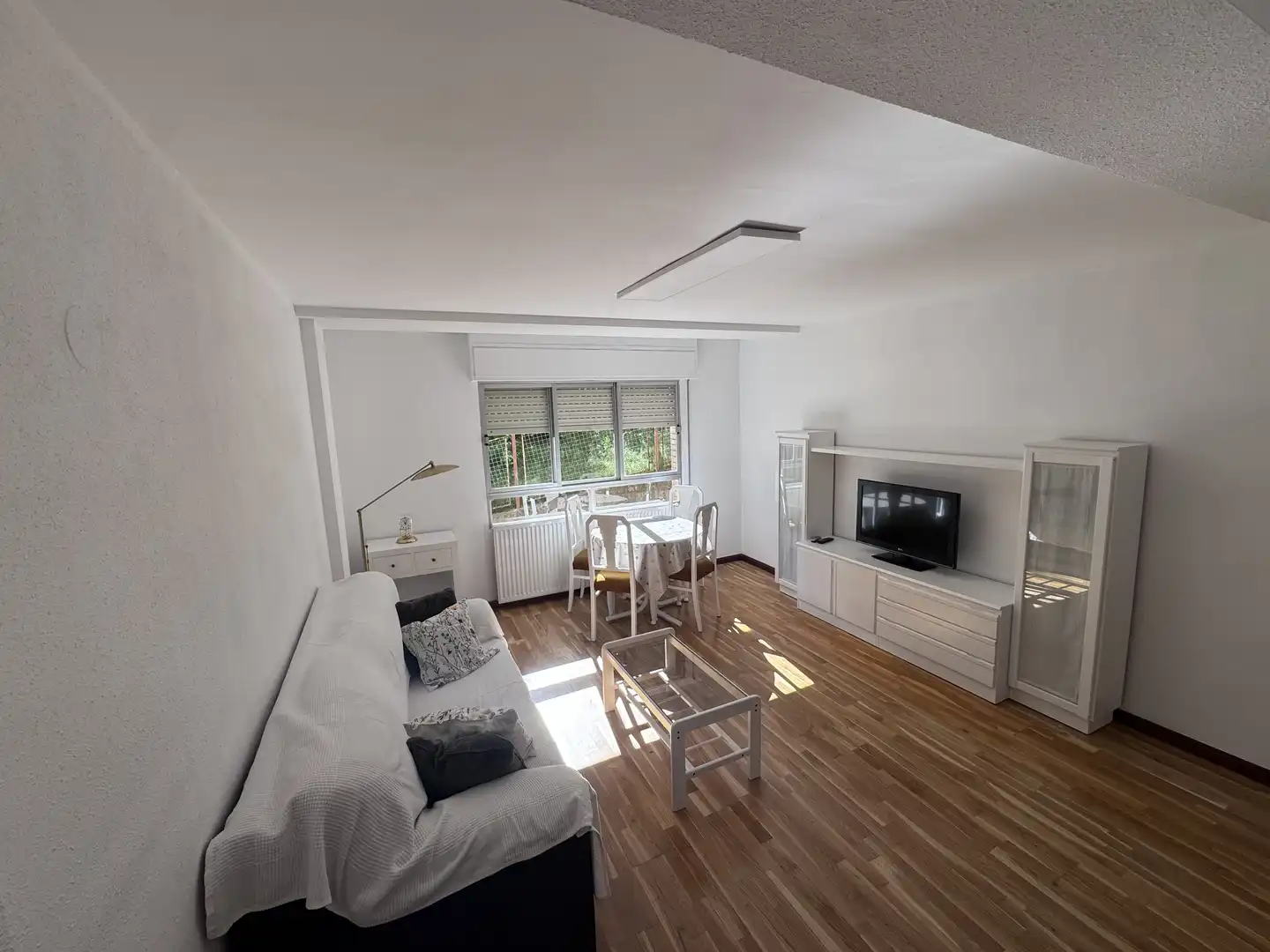 Piso de alquiler en Avenida Duques de Soria, 3, Polideportivos Asperon - Mariano Vicen Sala de estar de Piso de alquiler en Soria Capital con Calefacción, Parquet y Amueblado