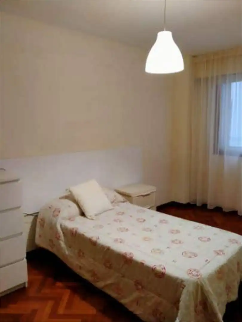 Piso de alquiler en Perillo Habitación de Piso de alquiler en Oleiros con Calefacción y Amueblado