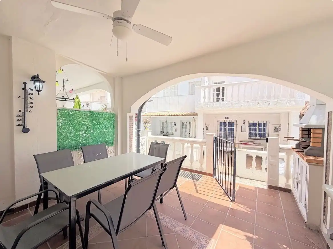 Wohnung zum Verkauf in Urbanización Playa Paraíso, 131, Chullera Terrasse von Wohnung zum Verkauf in Manilva mit Privatgarten, Terrasse und Schwimmbad