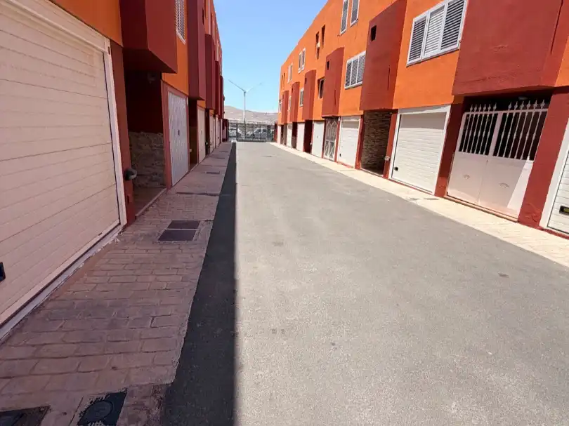 Vista exterior de Dúplex en venta en Santa Lucía de Tirajana con Aire acondicionado, Jardín privado y Terraza