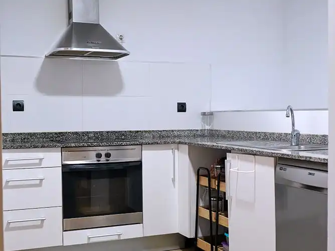 Piso en venta en Calle Valdenoja, 27, Valdenoja Cocina de Piso en venta en Santander con Terraza y Parking comunitario