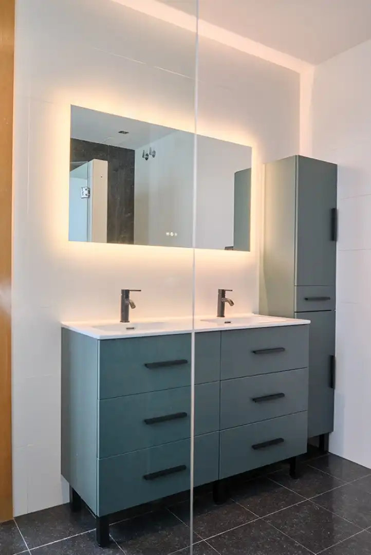 Piso en venta en Calle Valdenoja, 27, Valdenoja Baño de Piso en venta en Santander con Terraza y Parking comunitario