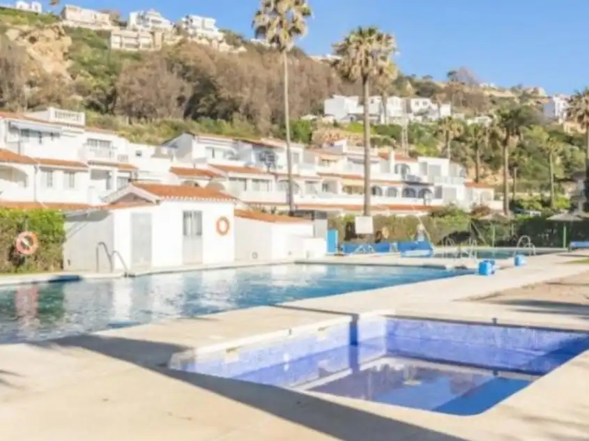Wohnung zum Verkauf in Urbanización Playa Paraíso, 131, Chullera Außenansicht von Wohnung zum Verkauf in Manilva mit Privatgarten, Terrasse und Schwimmbad