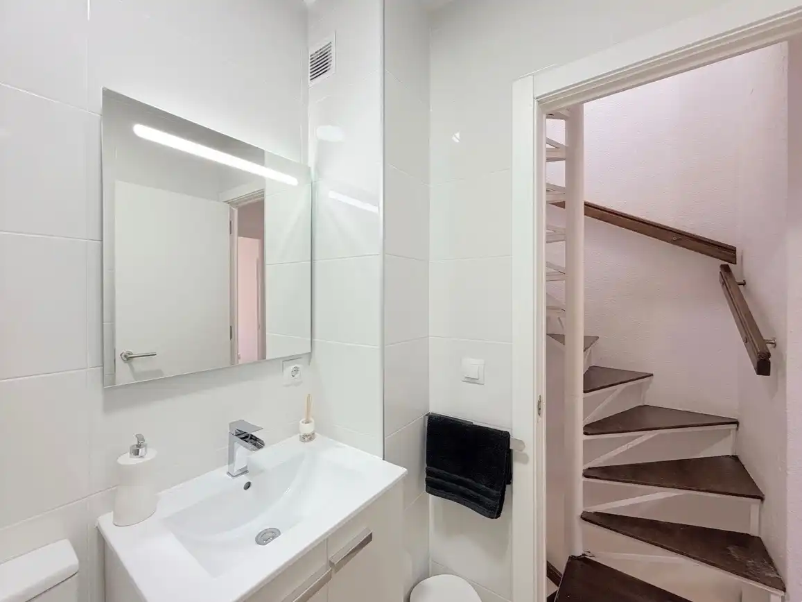 Wohnung zum Verkauf in Urbanización Playa Paraíso, 131, Chullera Badezimmer von Wohnung zum Verkauf in Manilva mit Privatgarten, Terrasse und Schwimmbad