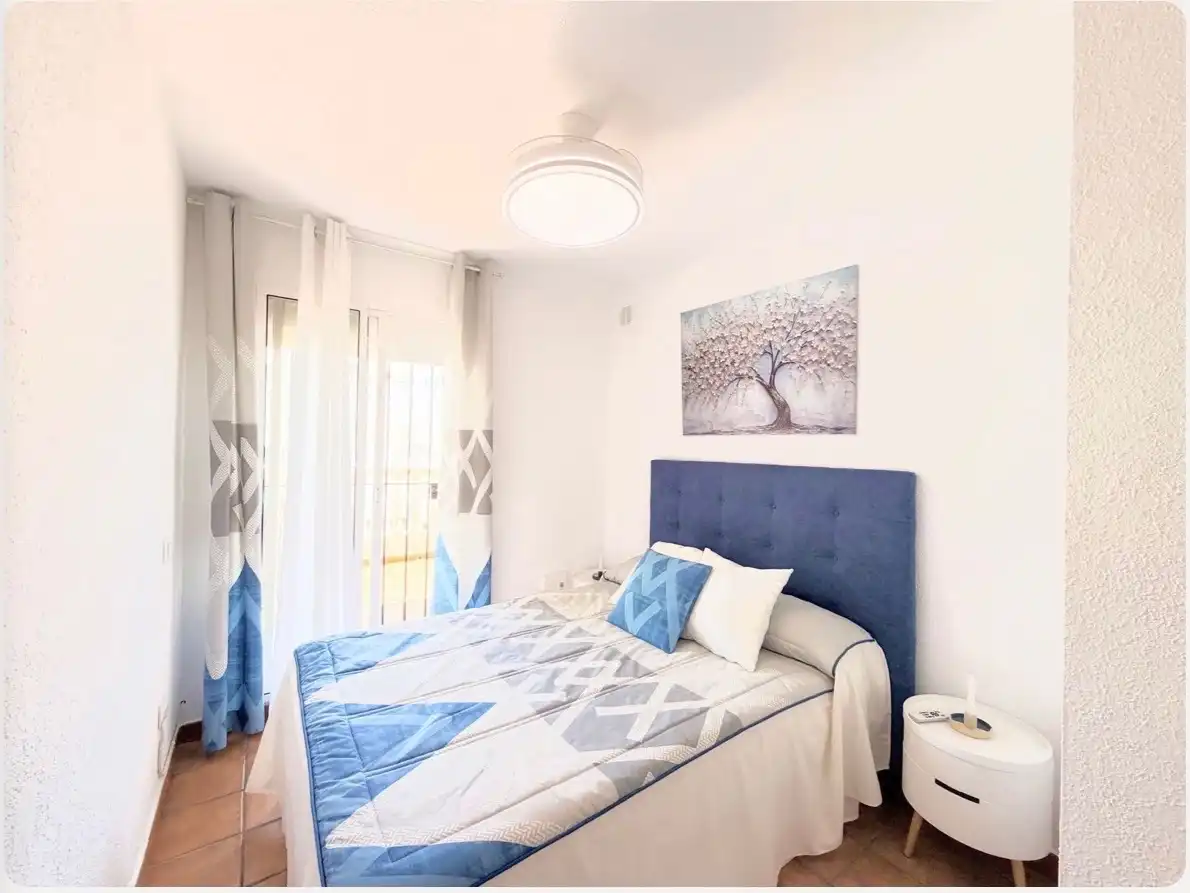 Wohnung zum Verkauf in Urbanización Playa Paraíso, 131, Chullera Schlafzimmer von Wohnung zum Verkauf in Manilva mit Privatgarten, Terrasse und Schwimmbad