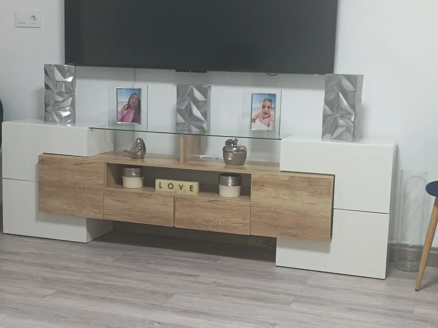 Wohnung zum Verkauf in Urbanización Playa Paraíso, 131, Chullera Wohnzimmer von Wohnung zum Verkauf in Manilva mit Privatgarten, Terrasse und Schwimmbad