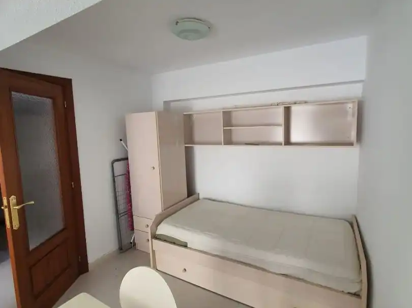 Habitación de Estudio de alquiler en  Logroño con Calefacción y Amueblado