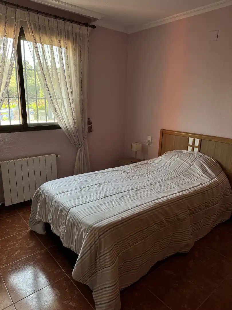 Habitación en Carrer d'Alcalà Galiano, 8, El Vedat - Santa Apolonia Habitación de Casa adosada para compartir en Torrent con Calefacción, Terraza y Piscina