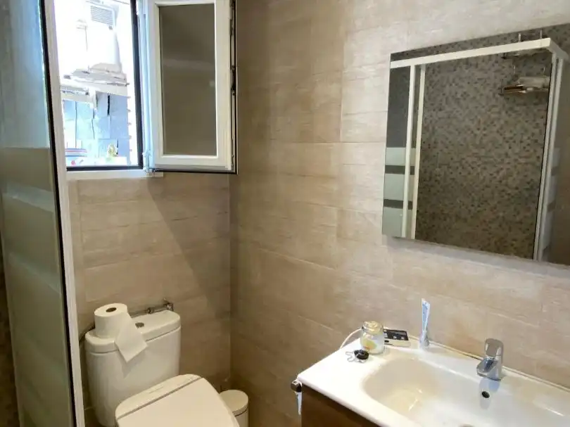 Bathroom of Flat for rent in Madrid  with Air Conditioner, Heating and Terrace