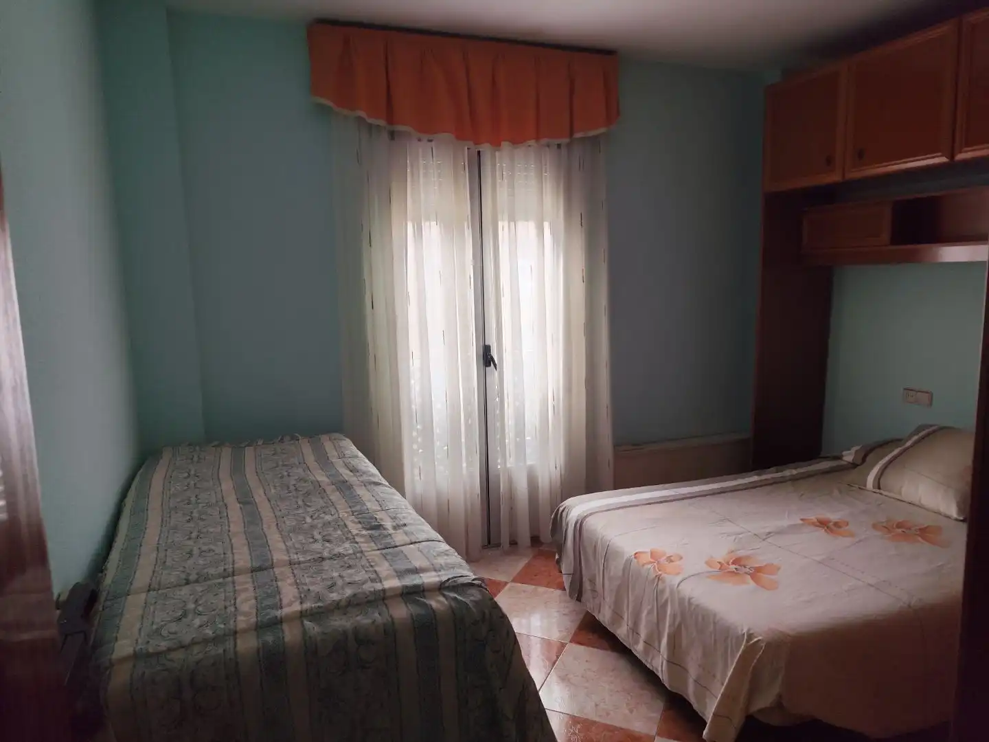 Casa adosada en venda a San Gonzalo Dormitori de Casa adosada en venda en Linares amb Aire condicionat, Terrassa i Traster