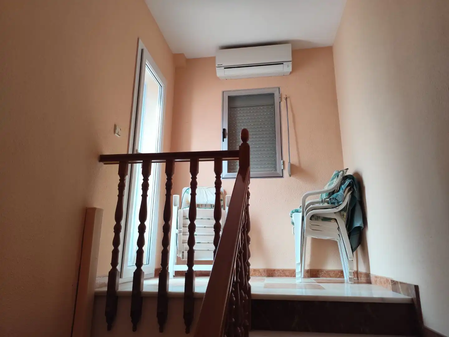 Casa adosada en venda a San Gonzalo Terrassa de Casa adosada en venda en Linares amb Aire condicionat, Terrassa i Traster