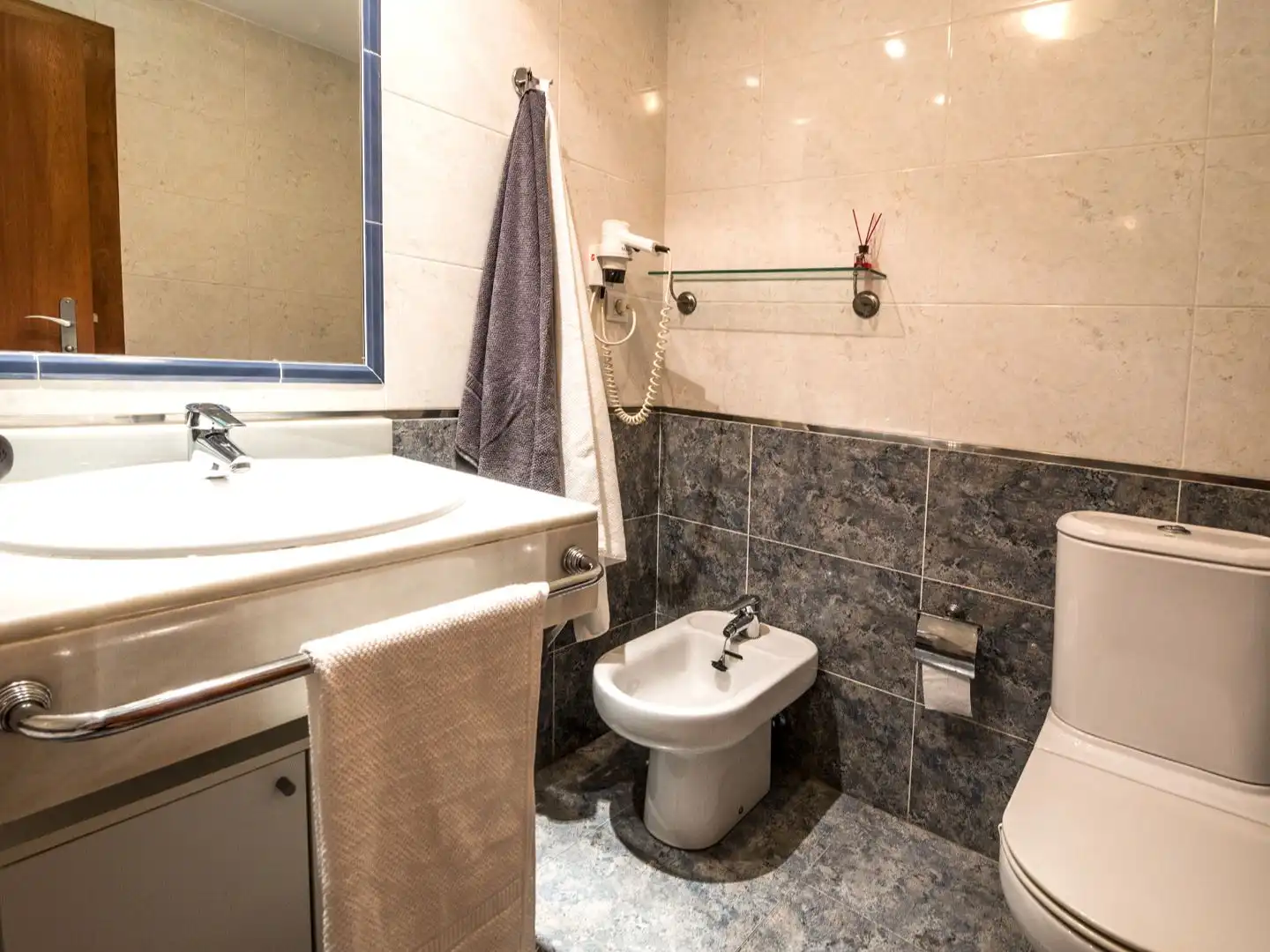 Piso en venta en Urbanización Rìa del Pas, Boo Baño de Piso en venta en Piélagos con Calefacción, Terraza y Piscina