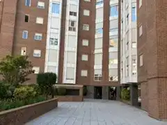 Außenansicht von Wohnung zur Miete in Madrid mit Klimaanlage, Parkett und Abstellraum