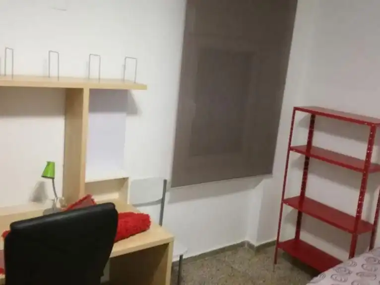 Flat for rent in Calle Ancha de Capuchinos, 10, San Ildefonso Flat for rent in Granada Capital with Balcony