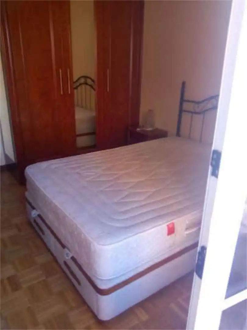 Schlafzimmer von Wohnung zur Miete in Valverde de la Virgen mit Heizung und Möbliert