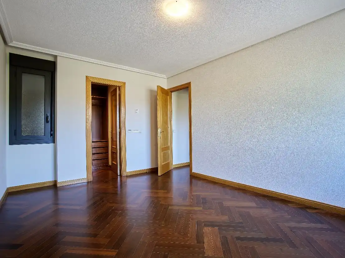 Piso de alquiler en Calle Trilla, 15, Huerta del Rey Piso de alquiler en Valladolid con Calefacción, Parquet y Trastero