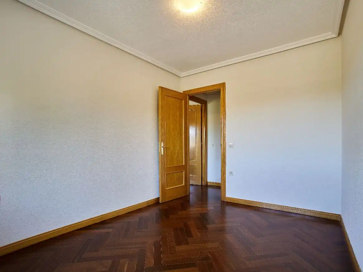 Piso de alquiler en Calle Trilla, 15, Huerta del Rey Habitación de Piso de alquiler en Valladolid con Calefacción, Parquet y Trastero