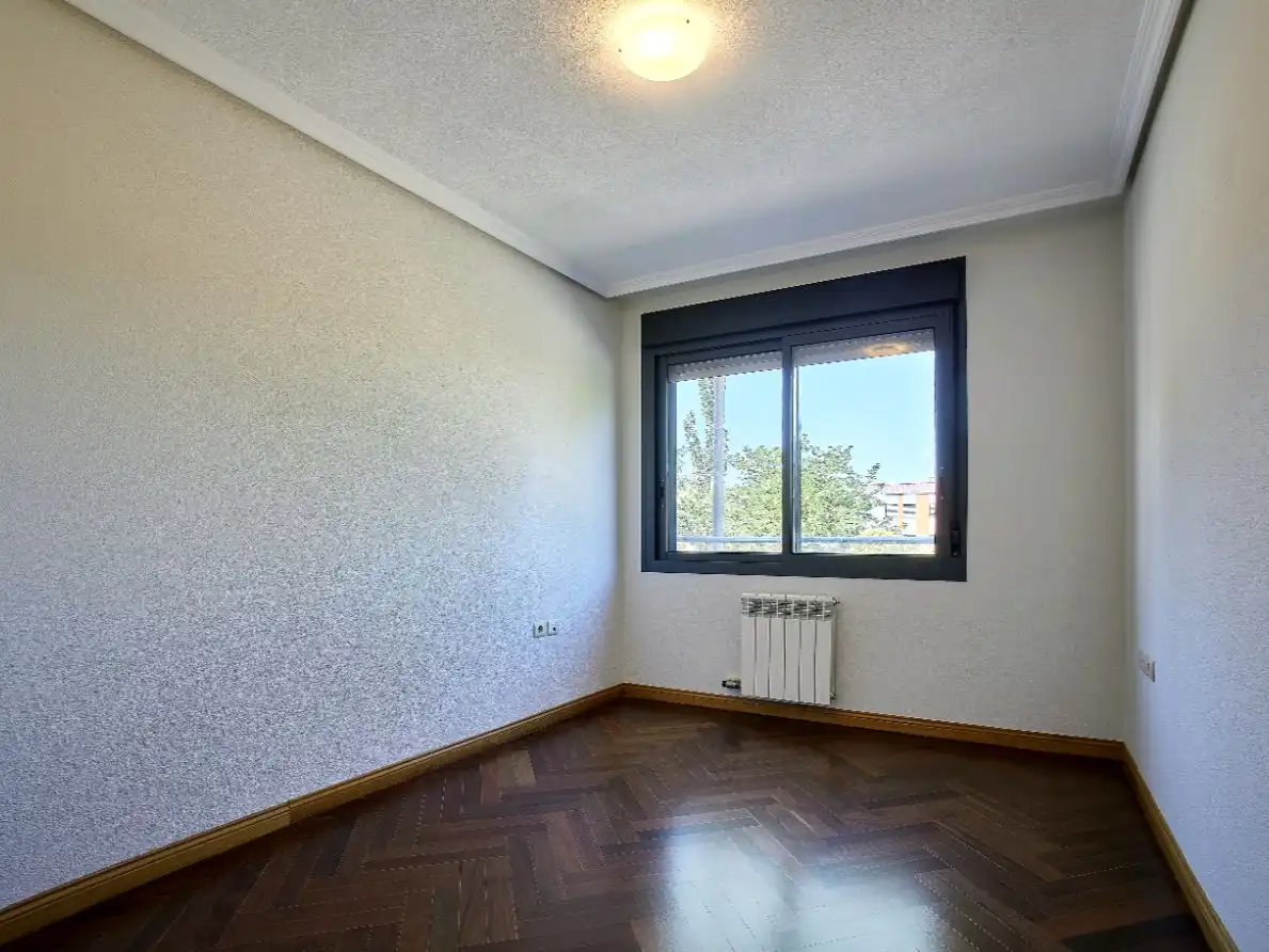 Piso de alquiler en Calle Trilla, 15, Huerta del Rey Habitación de Piso de alquiler en Valladolid con Calefacción, Parquet y Trastero