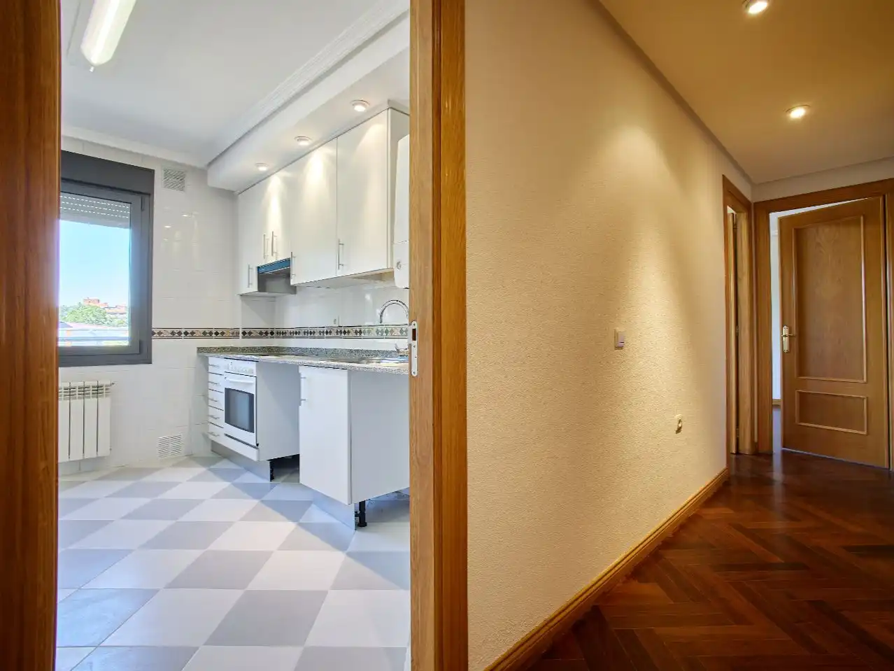 Piso de alquiler en Calle Trilla, 15, Huerta del Rey Cocina de Piso de alquiler en Valladolid con Calefacción, Parquet y Trastero