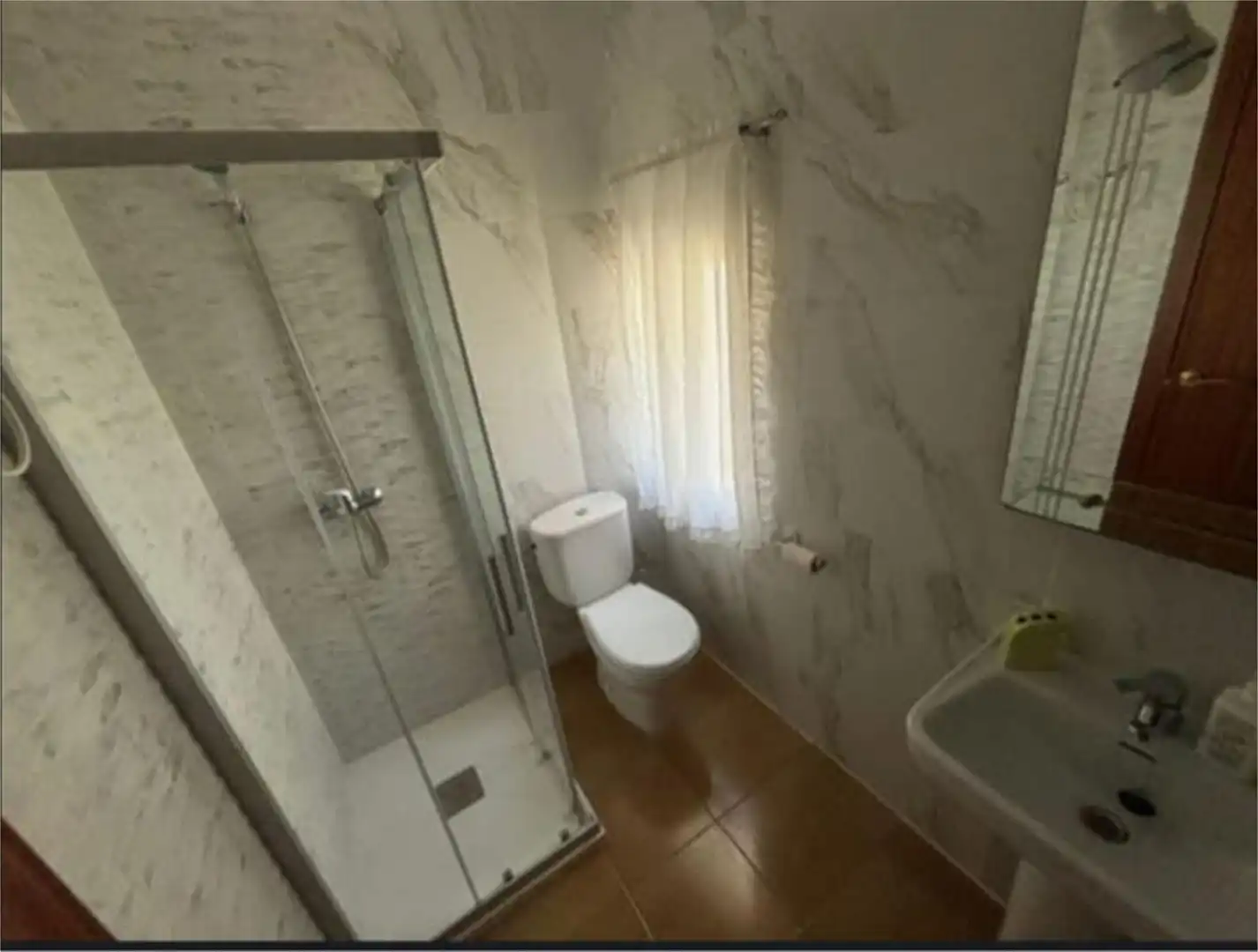 Flat for rent in Nuevo Cáceres Bathroom of Flat for rent in Cáceres with Terrace and Furnished