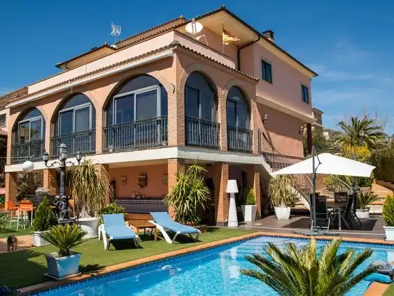 Piso en venta en Calle la Yedra, 1, Baeza Vista exterior de Piso en venta en Baeza con Aire acondicionado, Calefacción y Jardín privado