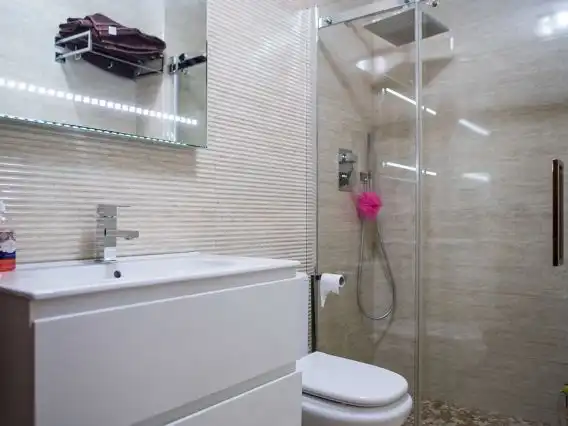 Piso en venta en Calle la Yedra, 1, Baeza Baño de Piso en venta en Baeza con Aire acondicionado, Calefacción y Jardín privado
