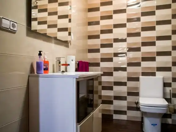 Piso en venta en Calle la Yedra, 1, Baeza Baño de Piso en venta en Baeza con Aire acondicionado, Calefacción y Jardín privado