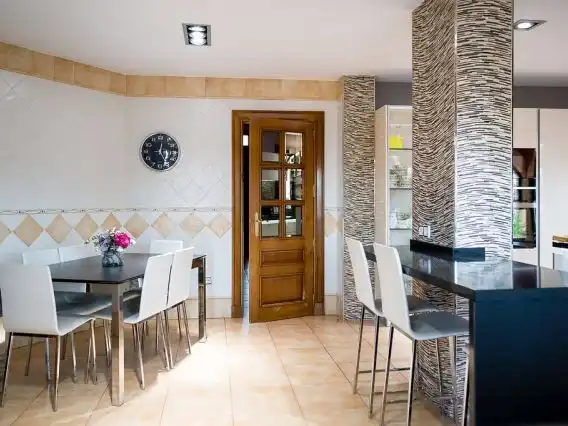 Piso en venta en Calle la Yedra, 1, Baeza Comedor de Piso en venta en Baeza con Aire acondicionado, Calefacción y Jardín privado