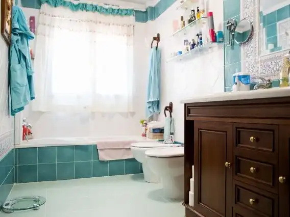 Piso en venta en Calle la Yedra, 1, Baeza Baño de Piso en venta en Baeza con Aire acondicionado, Calefacción y Jardín privado
