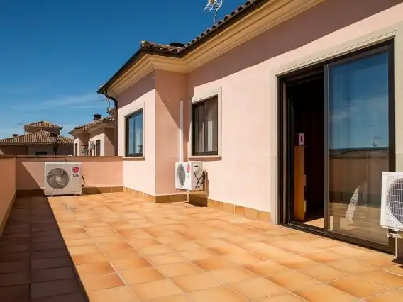 Piso en venta en Calle la Yedra, 1, Baeza Terraza de Piso en venta en Baeza con Aire acondicionado, Calefacción y Jardín privado
