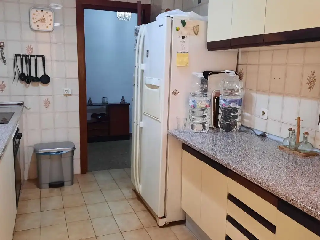 Pis en venda a Calle José Tallaví, 8, Barrio de Ciudad Jardín Cuina de Pis en venda en Málaga amb Calefacció, Jardí privat i Terrassa