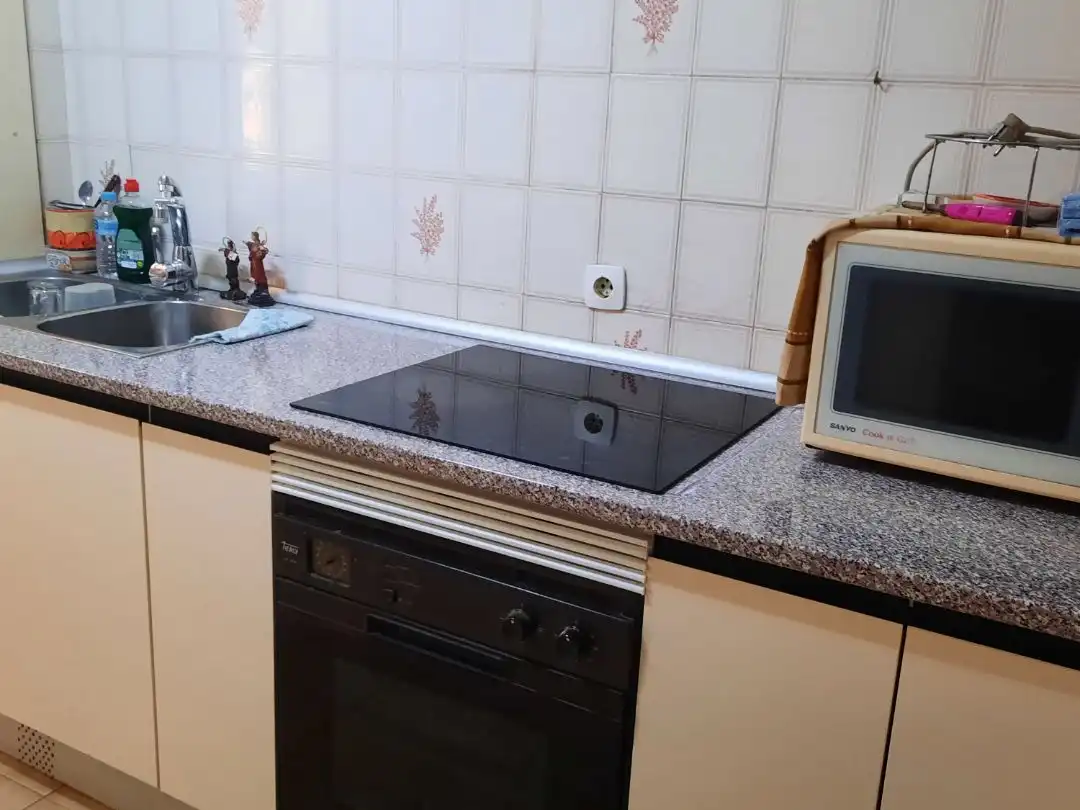 Pis en venda a Calle José Tallaví, 8, Barrio de Ciudad Jardín Cuina de Pis en venda en Málaga amb Calefacció, Jardí privat i Terrassa