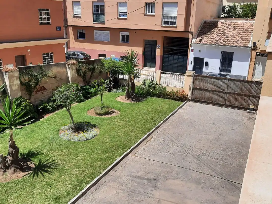 Pis en venda a Calle José Tallaví, 8, Barrio de Ciudad Jardín Aparcament de Pis en venda en Málaga amb Calefacció, Jardí privat i Terrassa
