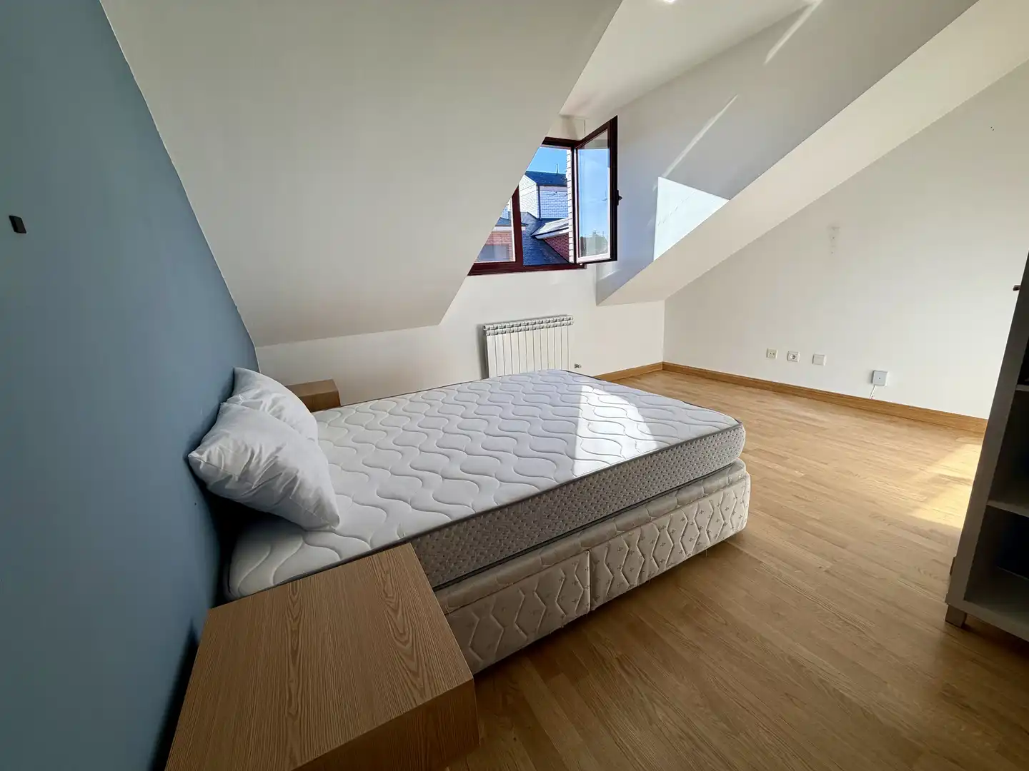 Flat for rent in Avenida Madrid, 23, Valverde de la Virgen Bedroom of Flat for rent in Valverde de la Virgen with Air Conditioner, Heating and Terrace
