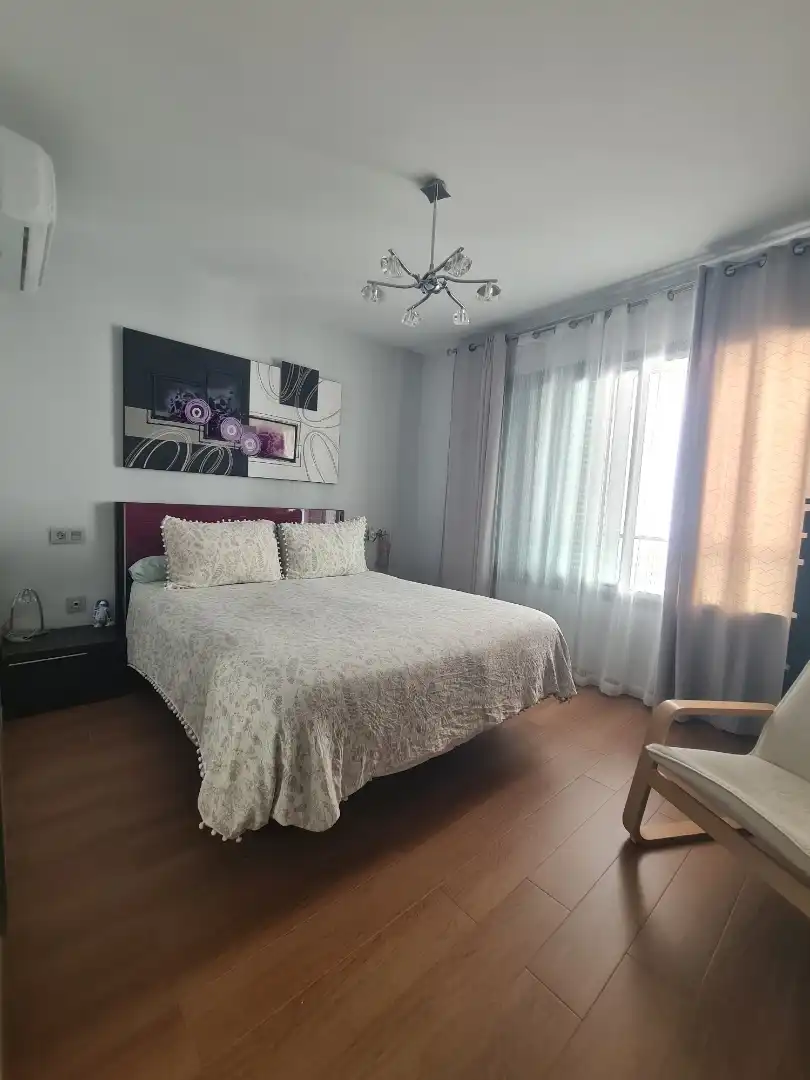 Einfamilien-Reihenhaus zum Verkauf in Calle General Serrano, 3, Centro Schlafzimmer von Einfamilien-Reihenhaus zum Verkauf in San Fernando mit Klimaanlage, Heizung und Terrasse