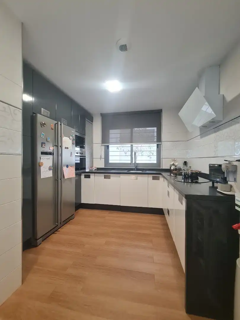 Einfamilien-Reihenhaus zum Verkauf in Calle General Serrano, 3, Centro Küche von Einfamilien-Reihenhaus zum Verkauf in San Fernando mit Klimaanlage, Heizung und Terrasse