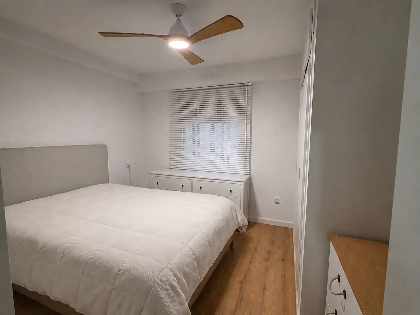 Habitación de Apartamento en venta en El Puig de Santa Maria con Parquet, Trastero y Piscina comunitaria