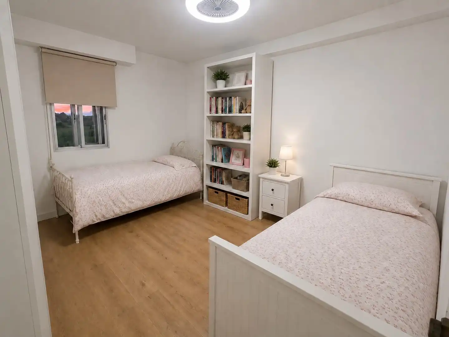 Habitación de Apartamento en venta en El Puig de Santa Maria con Parquet, Trastero y Piscina comunitaria