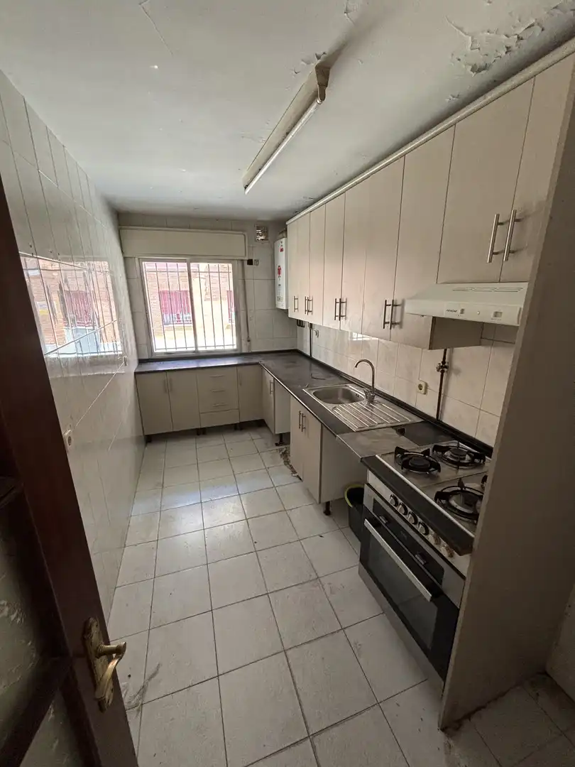 Piso en venta en Calle de la Isla de Sumatra, 29, Tres Olivos - Valverde Cocina de Piso en venta en Madrid con Calefacción