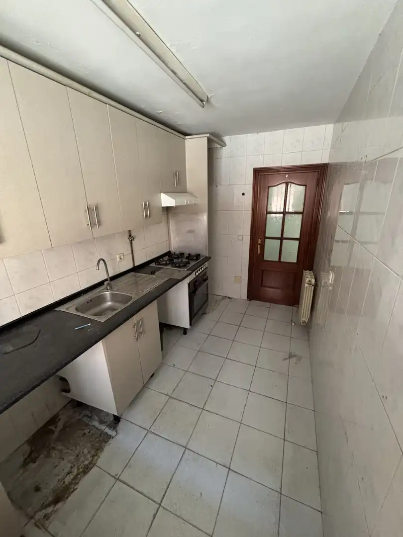 Piso en venta en Calle de la Isla de Sumatra, 29, Tres Olivos - Valverde Cocina de Piso en venta en Madrid con Calefacción