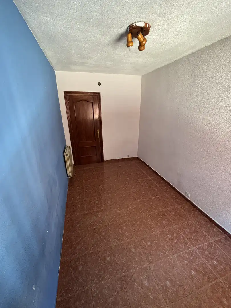 Piso en venta en Calle de la Isla de Sumatra, 29, Tres Olivos - Valverde Piso en venta en Madrid con Calefacción