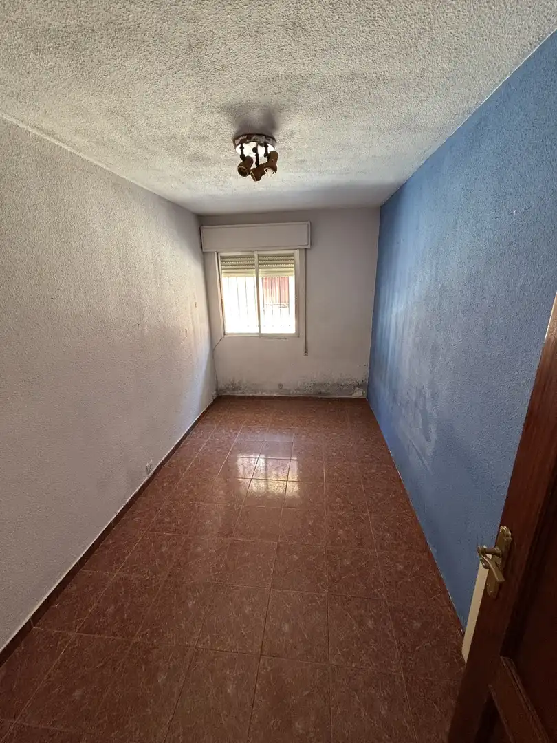 Piso en venta en Calle de la Isla de Sumatra, 29, Tres Olivos - Valverde Habitación de Piso en venta en Madrid con Calefacción