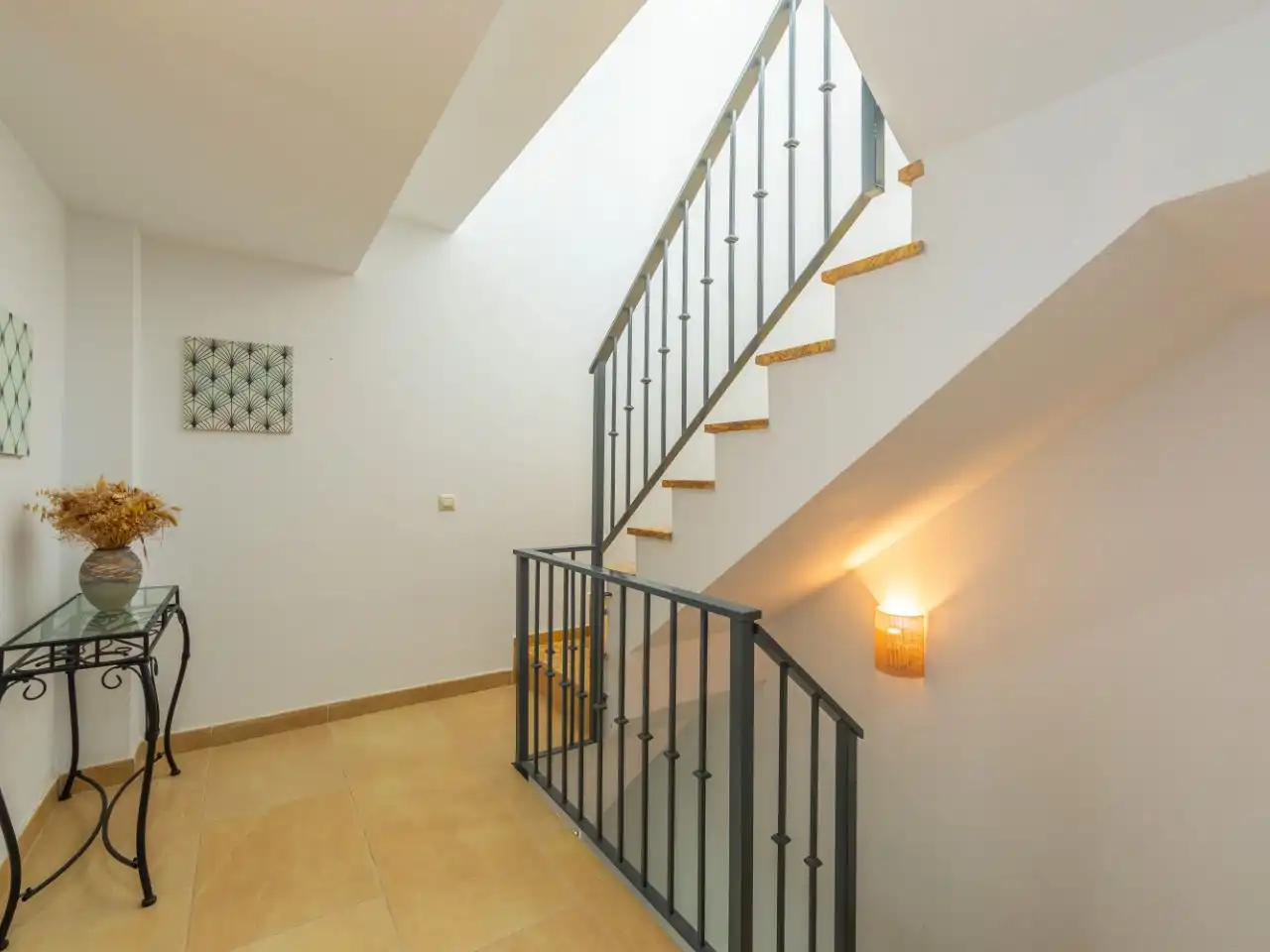 Casa adosada en venda a Calle Atarjea, 3, Zahara Pueblo Casa adosada en venda en Zahara de los Atunes amb Aire condicionat, Calefacció i Jardí privat
