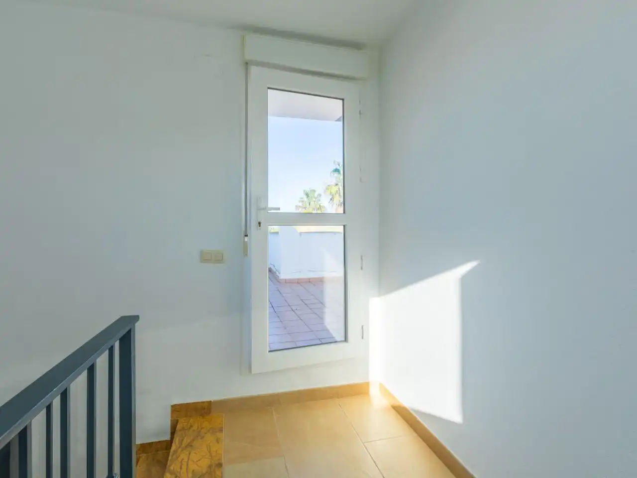 Casa adosada en venda a Calle Atarjea, 3, Zahara Pueblo Terrassa de Casa adosada en venda en Zahara de los Atunes amb Aire condicionat, Calefacció i Jardí privat
