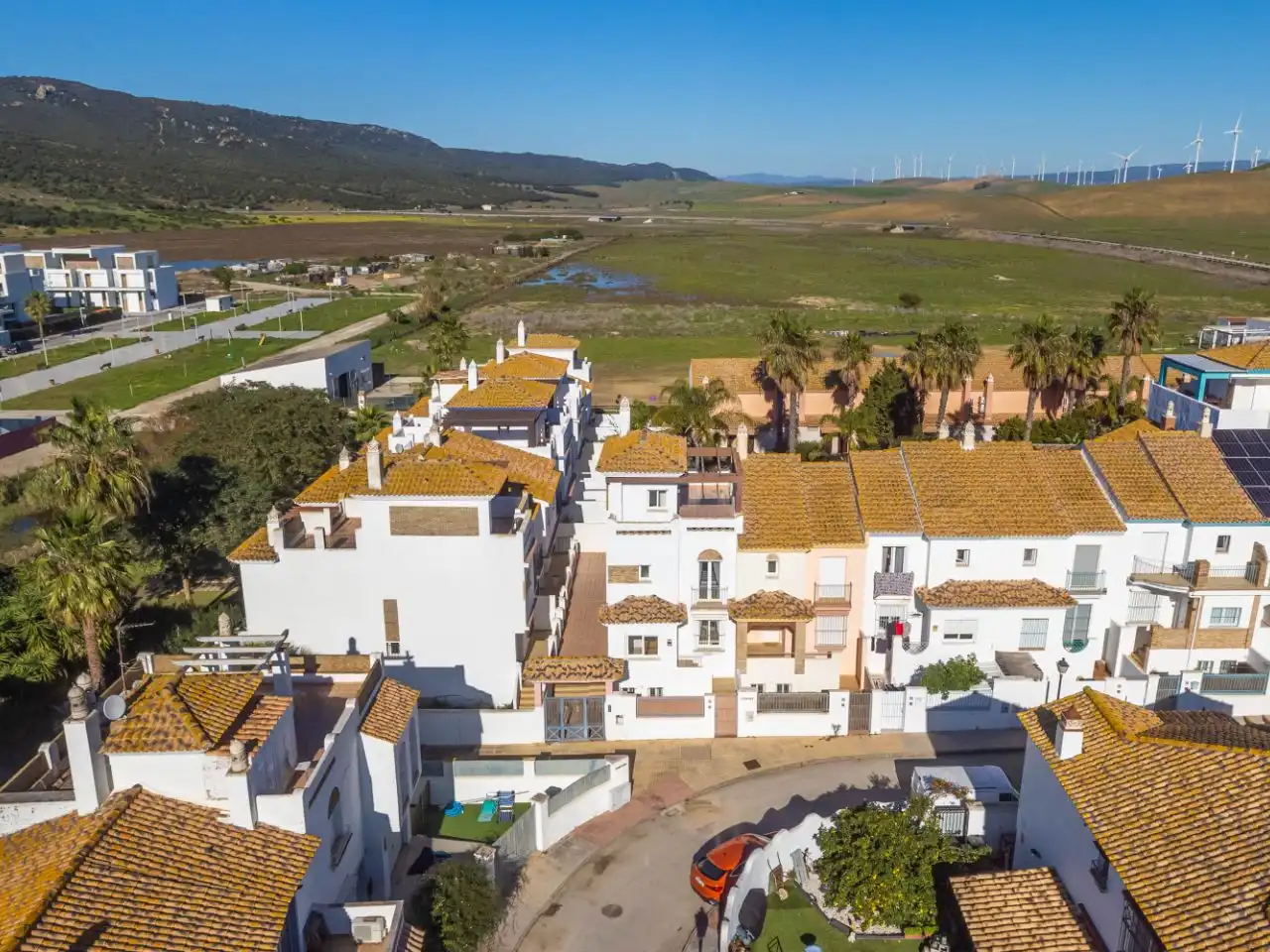 Casa adosada en venda a Calle Atarjea, 3, Zahara Pueblo Vista exterior de Casa adosada en venda en Zahara de los Atunes amb Aire condicionat, Calefacció i Jardí privat