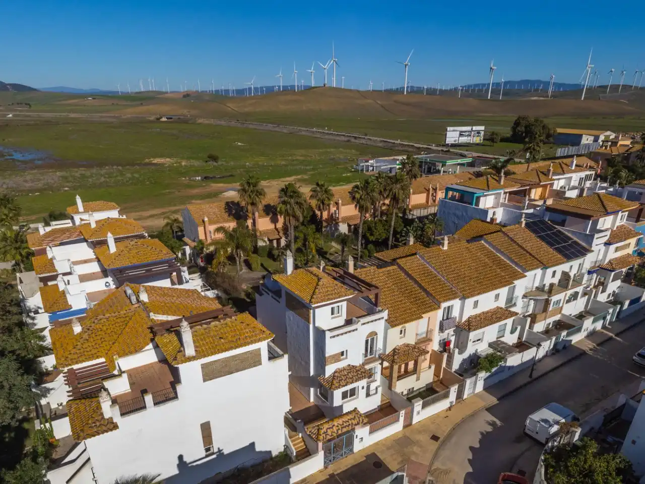 Casa adosada en venda a Calle Atarjea, 3, Zahara Pueblo Vista exterior de Casa adosada en venda en Zahara de los Atunes amb Aire condicionat, Calefacció i Jardí privat