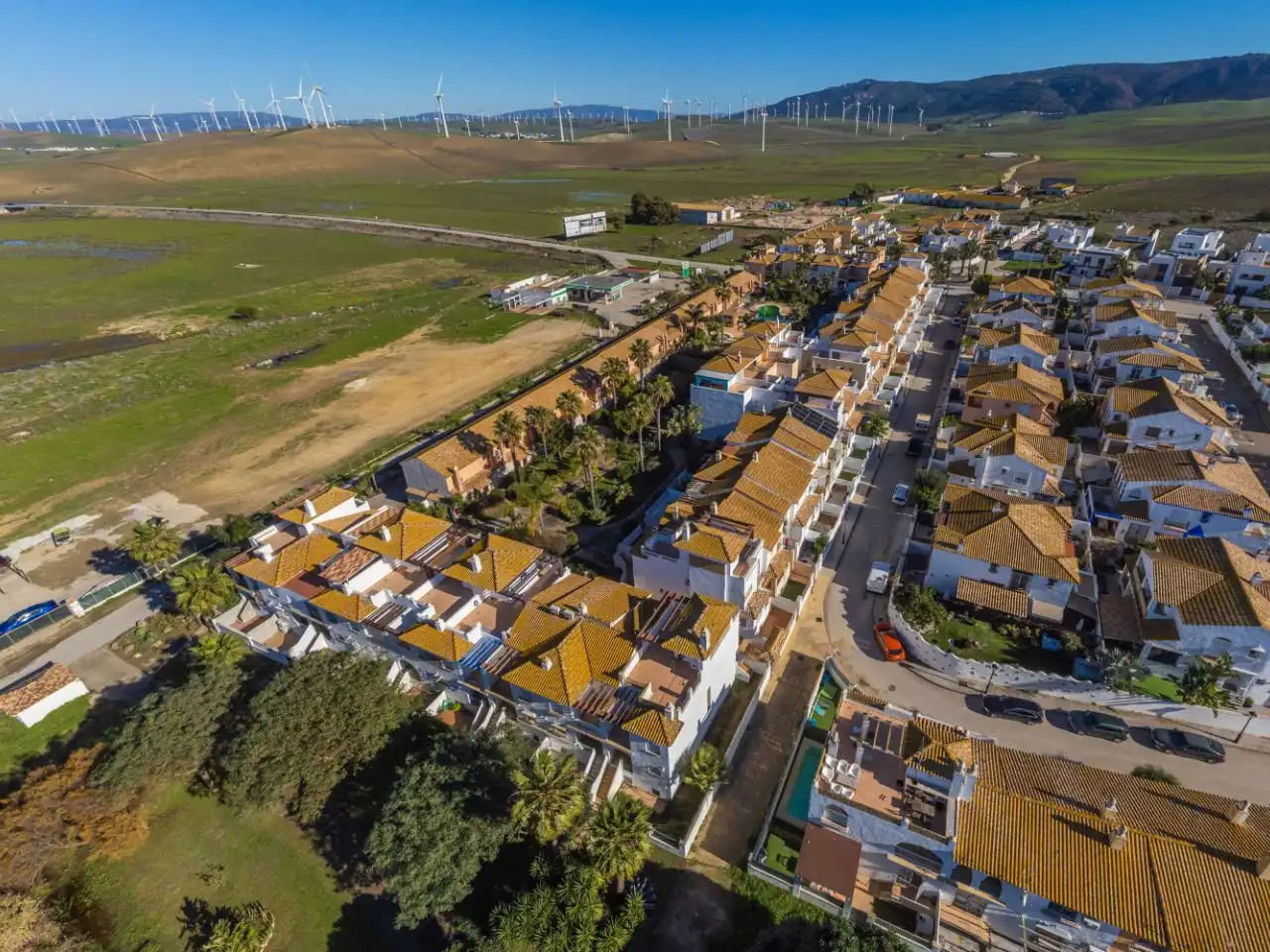 Casa adosada en venda a Calle Atarjea, 3, Zahara Pueblo Vista exterior de Casa adosada en venda en Zahara de los Atunes amb Aire condicionat, Calefacció i Jardí privat