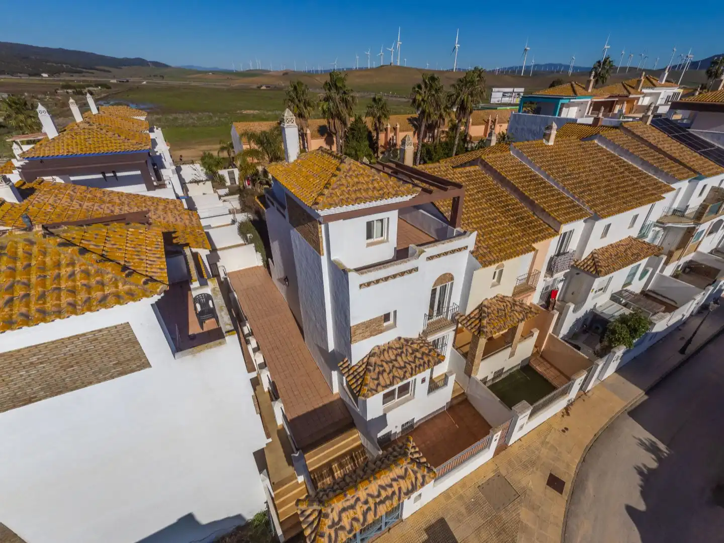 Casa adosada en venda a Calle Atarjea, 3, Zahara Pueblo Vista exterior de Casa adosada en venda en Zahara de los Atunes amb Aire condicionat, Calefacció i Jardí privat